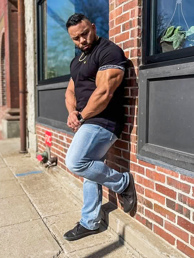 Fashion bodybuilder with t shirt